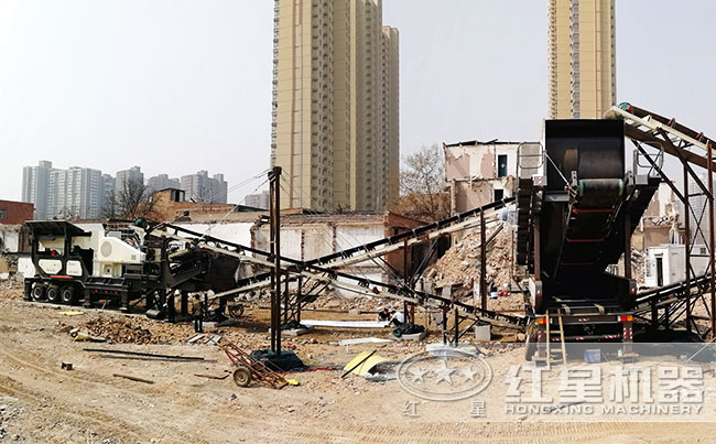 建筑垃圾移動破碎篩分機作業現場